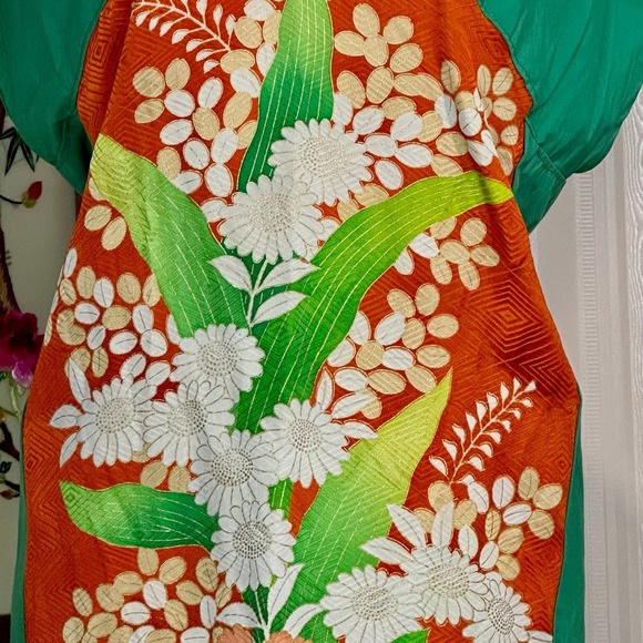 Green Statement Collar Caftan w/ Silk Floral Kimono Pattern - Picture 7 of 10